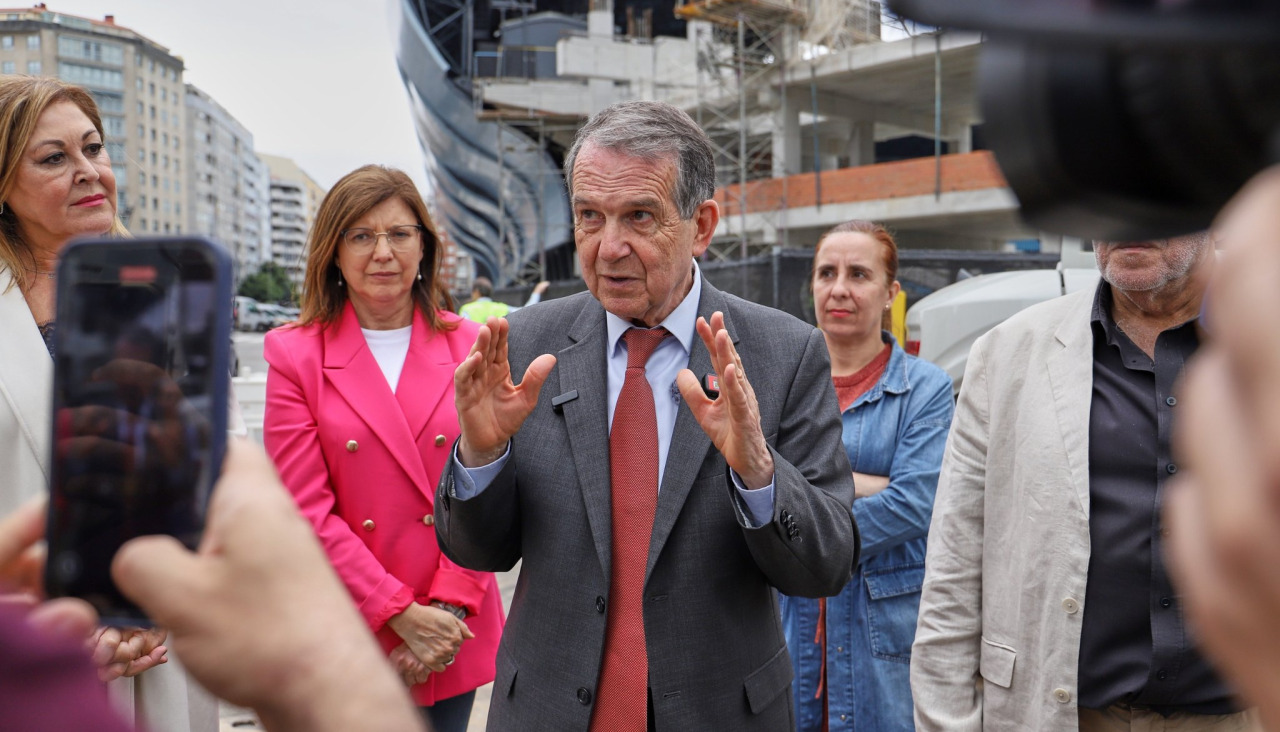Abel Caballero habla frente a las obras de Balaídos para ser sede mundialista