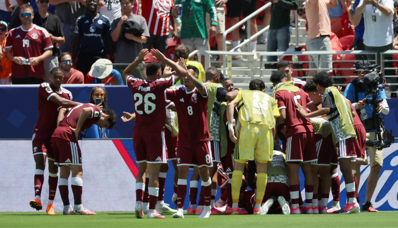 Los jugadores de Qatar celebran el gol del empate