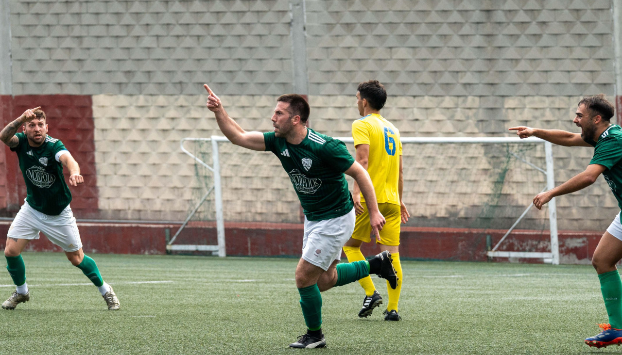 Los jugadores del Teixeiro celebran uno de los goles ante el Maravillas