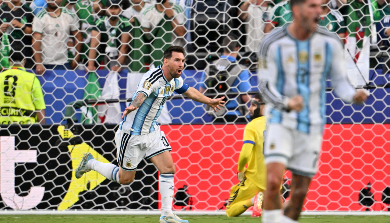 Lionel Messi celebra el 1-0 ante Argelia
