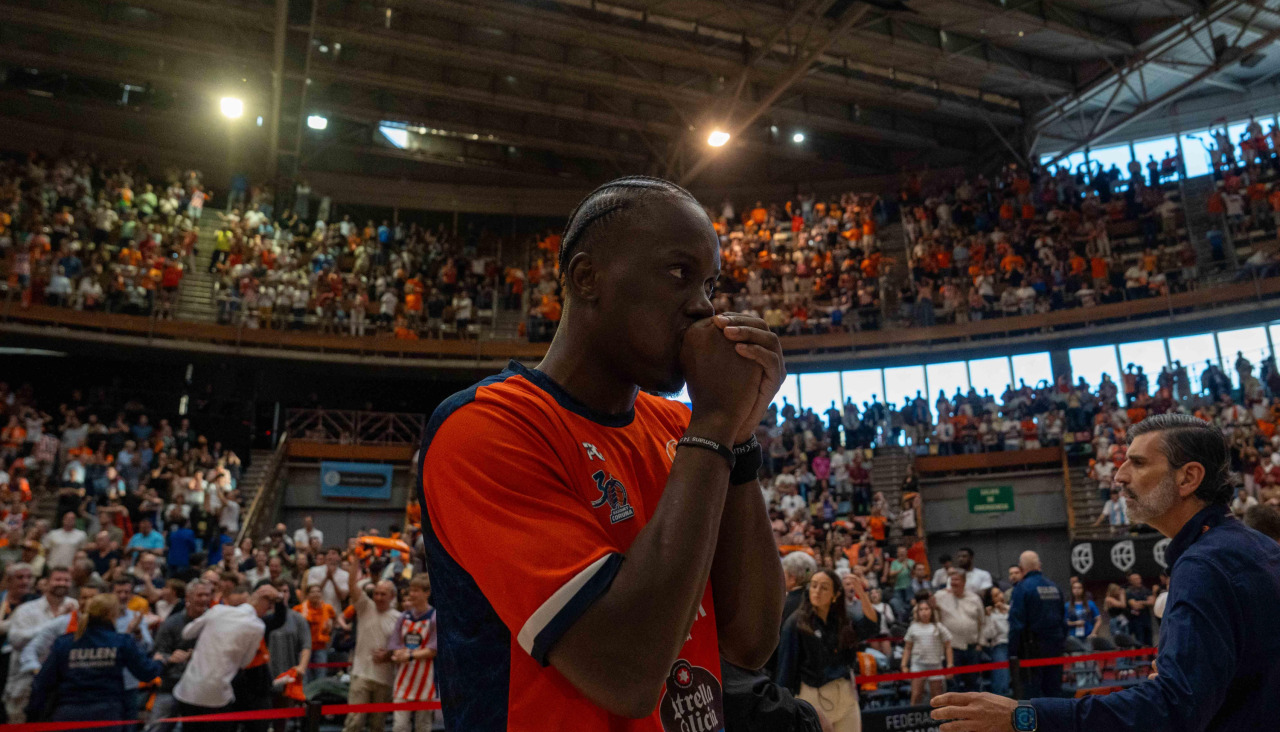 Macachi Braz durante la celebración del ascenso a ACB