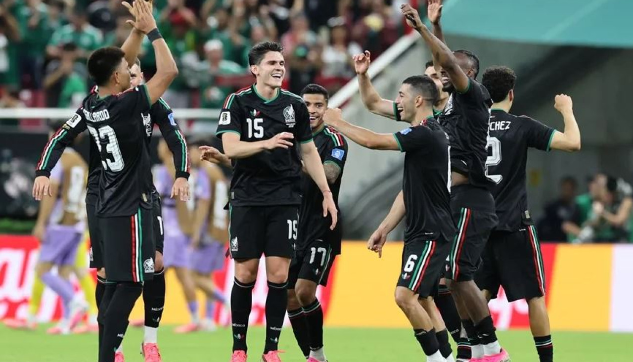 Los jugadores de México celebran el triunfo ante Corea