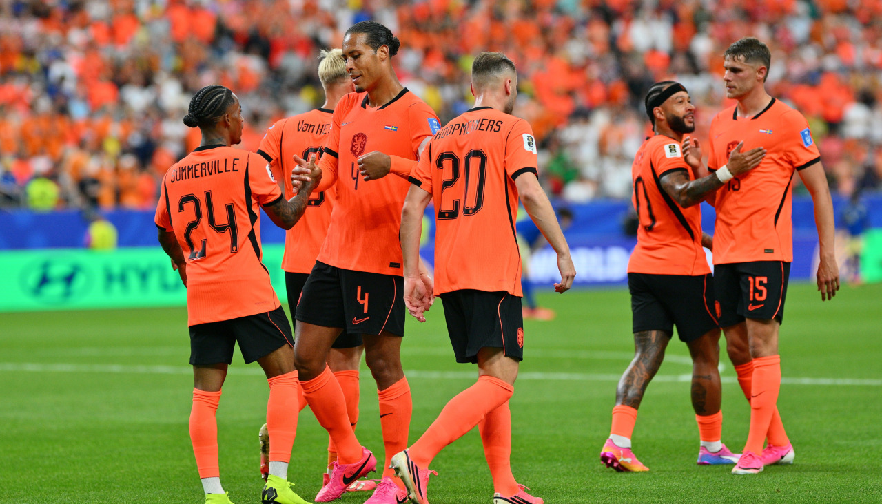 HOUSTON (United States), 20/06/2026.- Crysencio Summerville of Netherlands (L) celebrates with teammates after scoring the 5-1 goal during the FIFA World Cup 2026 group stage match Netherlands against Sweden, in Houston, USA, 20 June 2026. (Países Bajos; Holanda, Suecia) EFE/EPA/SAM WASSON