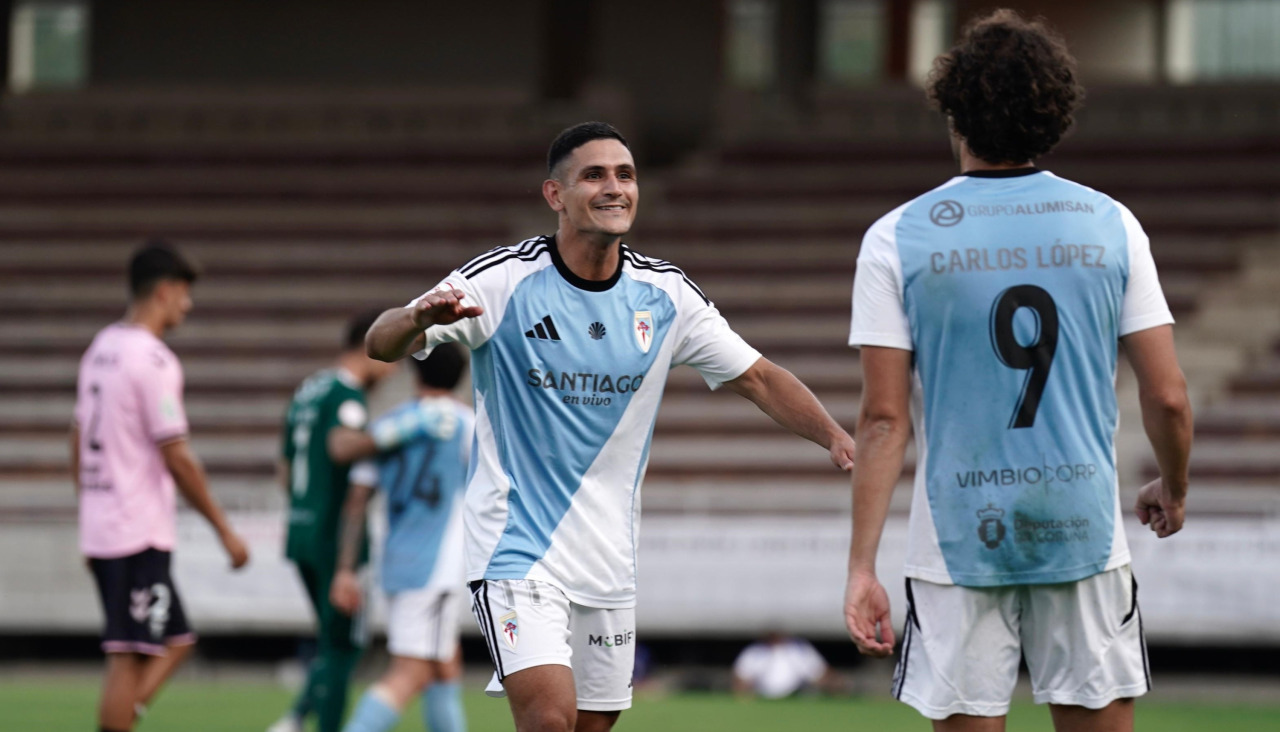 Antón Guisande y Charly, en el partido de ida contra el Badalona