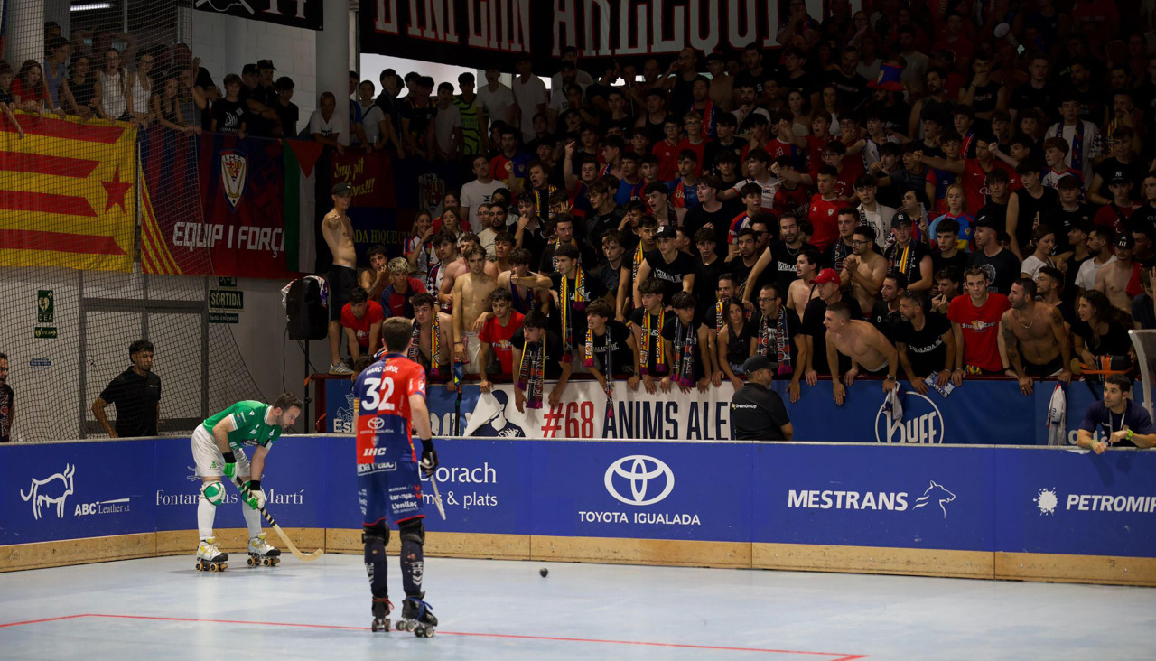 La afición del Igualada increpa a Dava Torres en el cuarto partido de la final