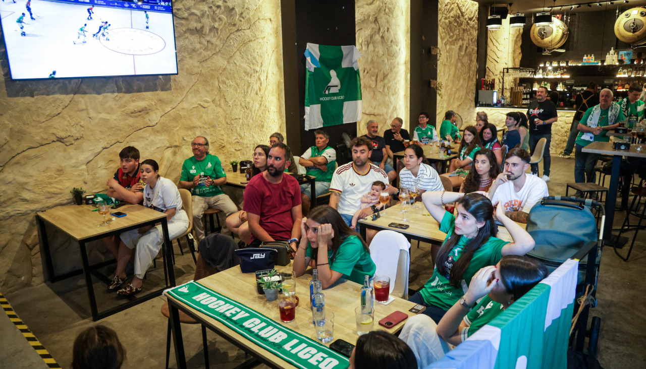 Quedada de la afición del Liceo para ver el partido en La Cueva