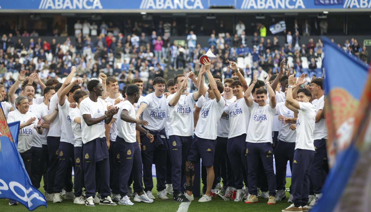 El Deportivo Fabril celebrando el título de Primera Federación