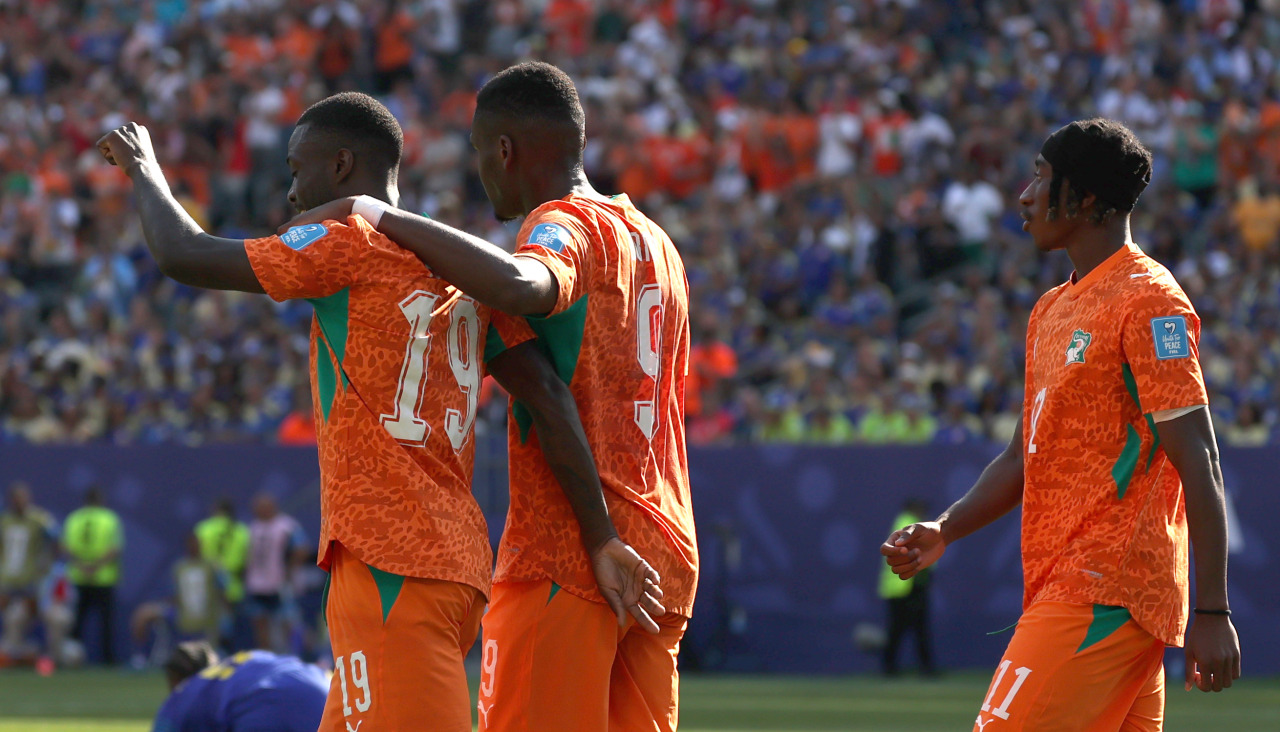 Los jugadores de Costa de Marfil celebran uno de los goles