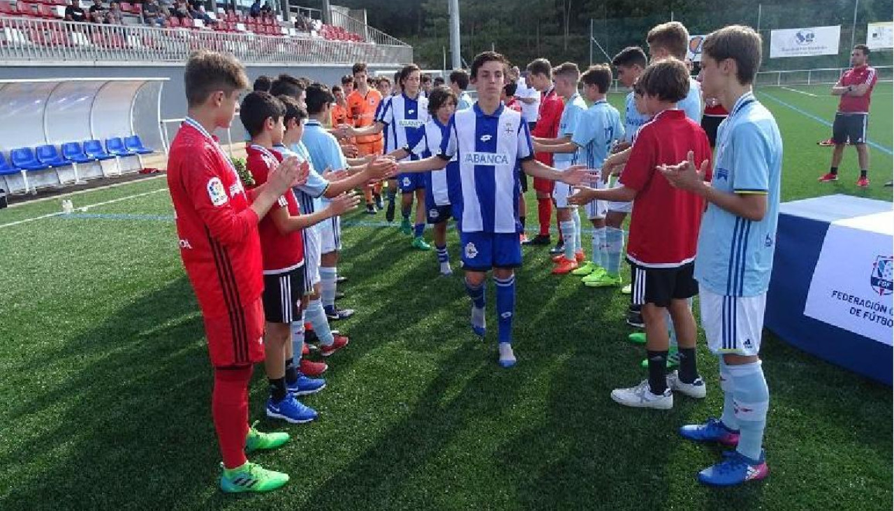 El Celta hace pasillo al Dépor en categoría infantil, tras ganar la Copa Galicia en 2017. Dani Barcia (primero) y Carreras (al fondo) formaban parte del equipo Fútbol BaseCopa Galicia InfantilEl Deportivo se proclamó campeón gallego en un ambiente de juego limpio
