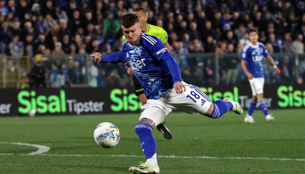 Alberto Moreno durante un partido con el Como