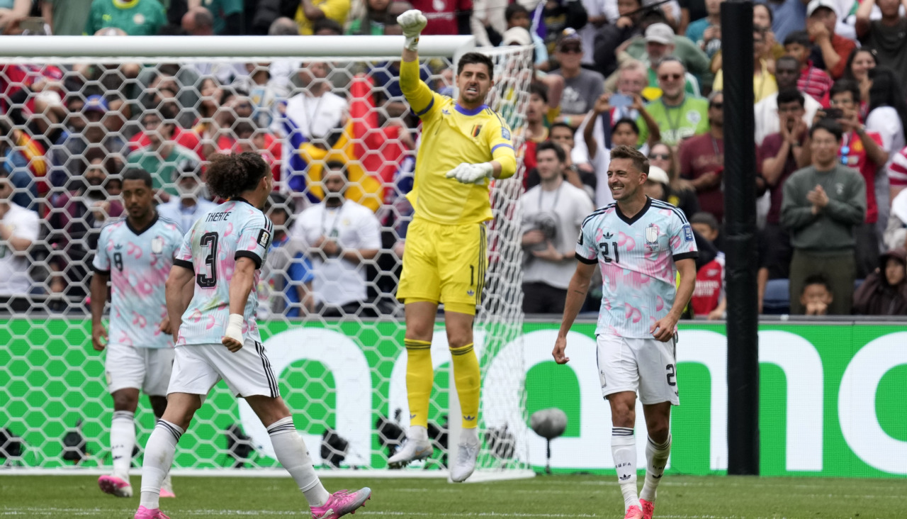 Courtois celebra el triunfo de Bélgica ante Senegal