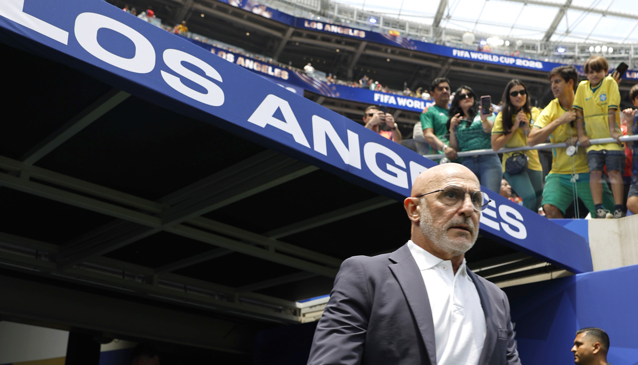 Luis de la Fuente, en el banquillo del estadio de Los Angeles
