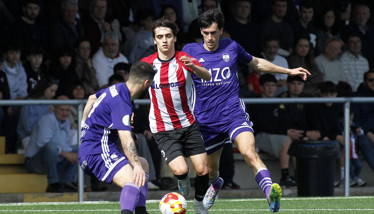 Manu Berrocal, durante el Arteixo-Montañeros de la pasada temporada en Tercera RFEF