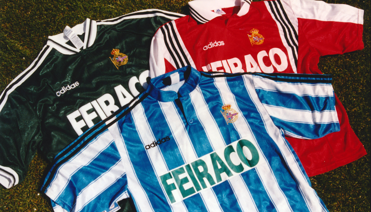 Las primeras camisetas Adidas del Deportivo, para la temporada 1997-98