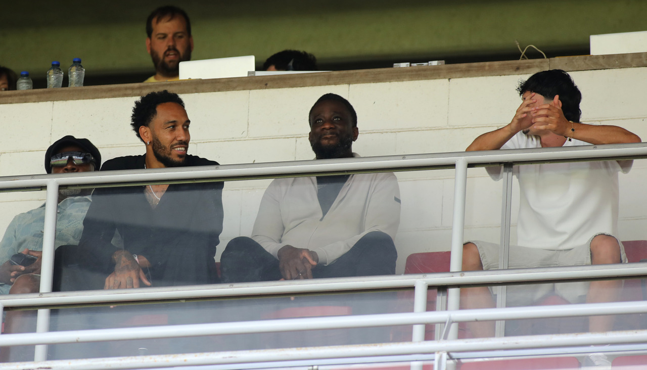 Aubameyang y Charlie Patiño en San Lázaro antes del Compostela-Deportivo