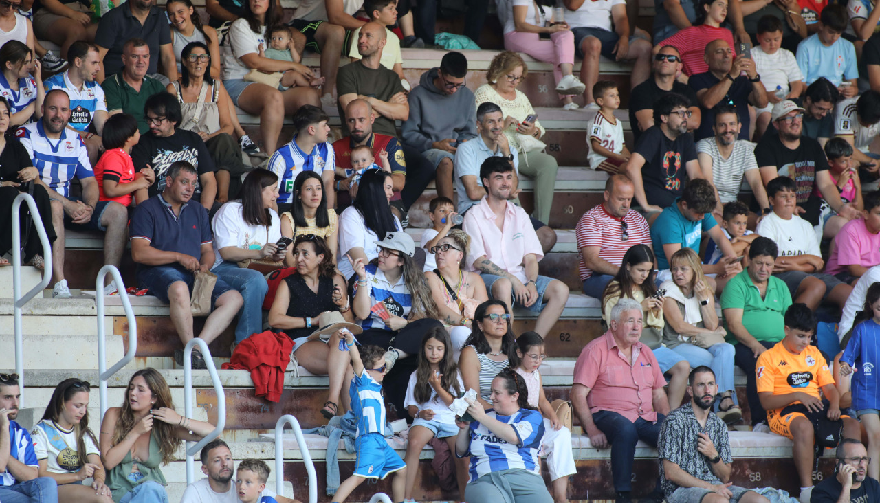 Afición del Deportivo presente en el Estadio Vero Boquete