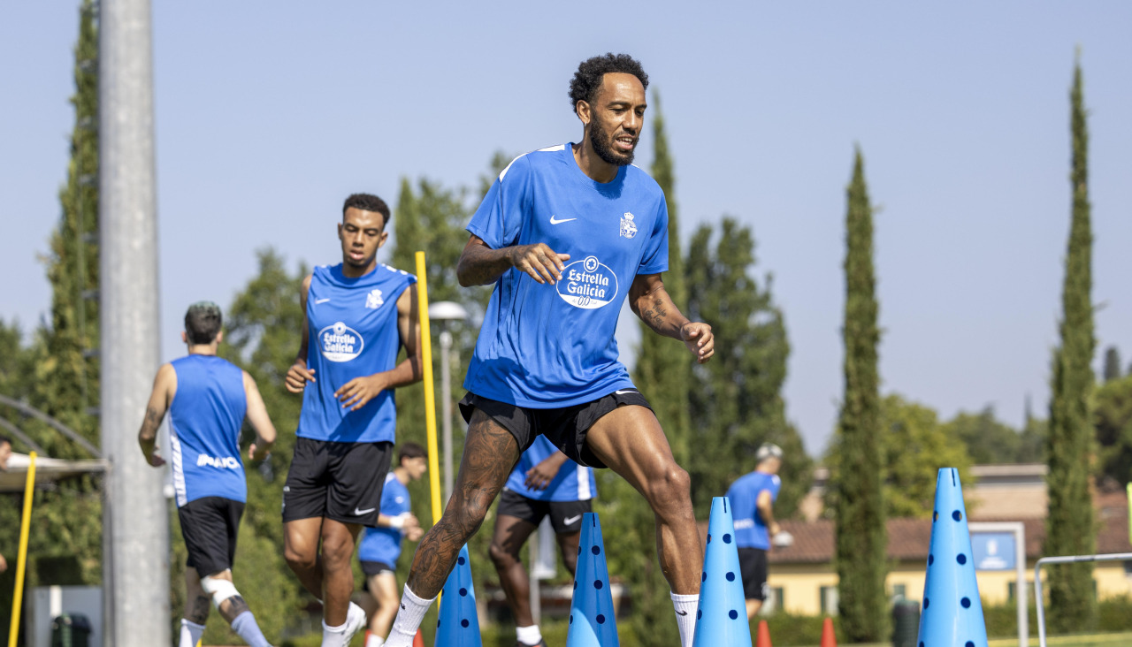 Pierre-Emerick Aubameyang se ejercita con el Deportivo en Coverciano (Italia)