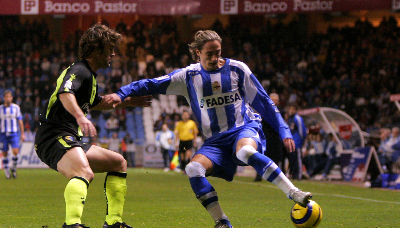 12 DICIEMBRE 2005DEPORTIVO-CADIZ: 1-0UN GOL DE DIEGO TRISTAN EN EL MINUTO49 DIO EL TRIUNFO AL DEPORTIVO, QUE LE PERMITE ESCARLAR HASTA EL QUINTO PUESTO DE LA CLASIFICACION *** Local Caption *** DEPOR: MOLINA, MANUEL PABLO, ANDRADE, JUANMA, CAPDEVILA, SERGIO (SCALONI), DUSCHER, VICTOR (IVAN CARRIL), VALERON, MUNITIS Y TRISTAN (TABORDA).CADIZ: ARMANDO, VARELA, DE LA CUESTA (PAZ), DE QUINTANA, MARIO SILVA, FLEURQUIN, ENRIQUE, SUAREZ, PAVONI, IVAN ANIA (SESMA), OLI (ESTOYANOFF)