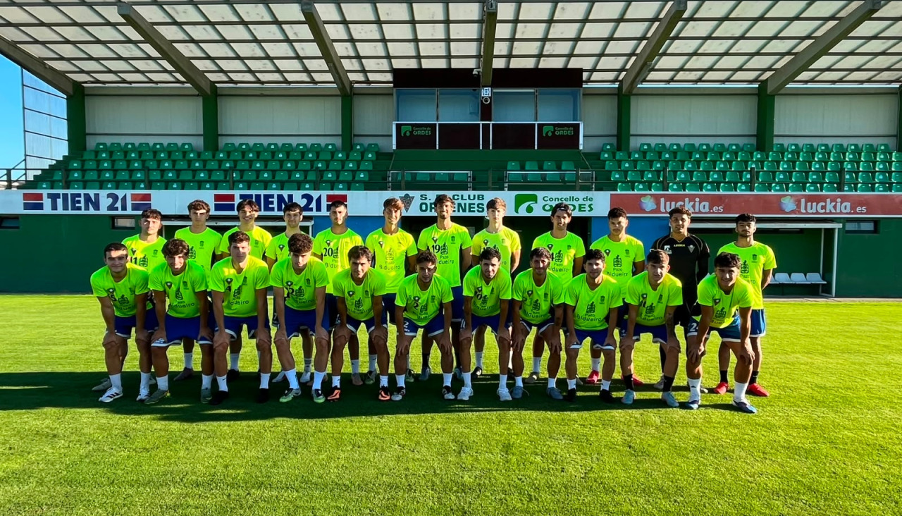 La nueva plantilla del Órdenes durante uno de los primeros entrenamientos de pretemporada