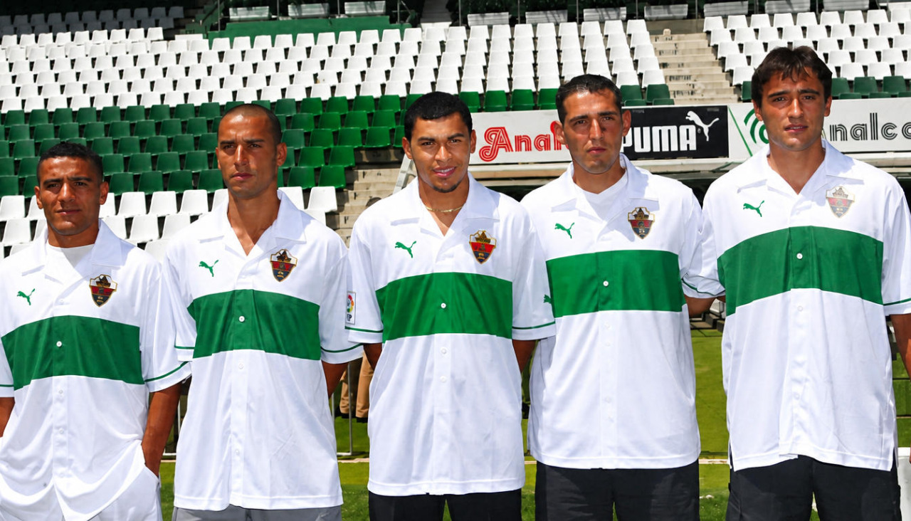 Sidicley, en el centro, el día de su presentación con el Elche junto a, de izquierda a derecha, Moha, Guillermo, Ramón y Noguerol
