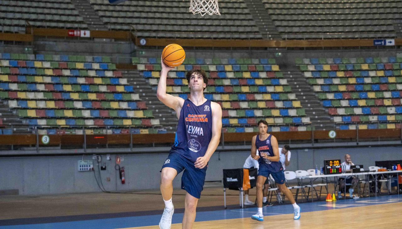 Eric del Castillo durante el primer entrenamiento de la pretemporada del Básquet Coruña