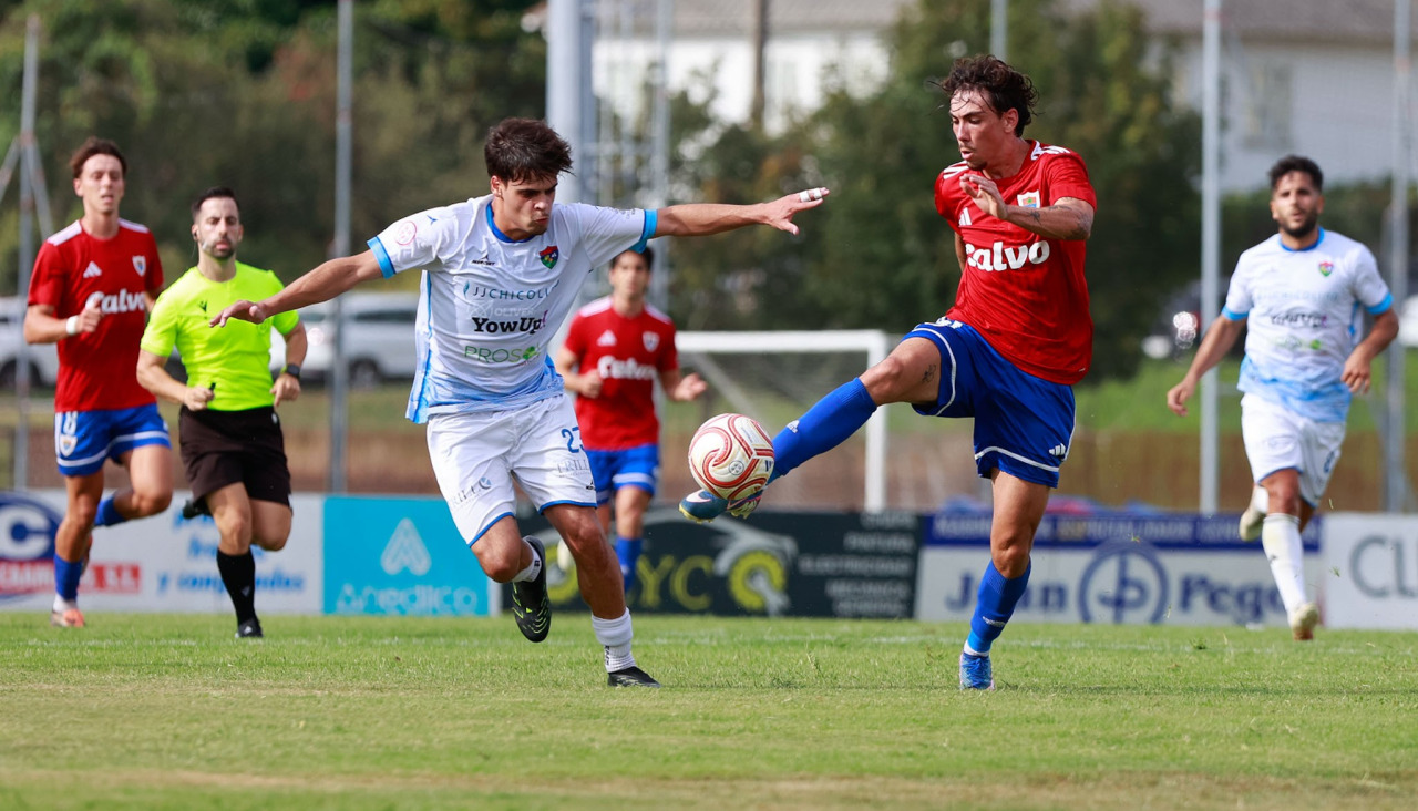 Un lance del juego de la final de Copa Federación entre Boiro y Bergantiños