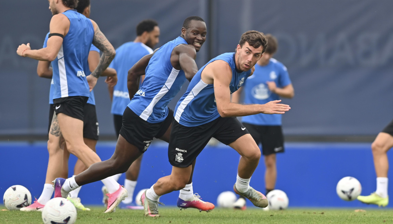 Barcia y Bil corren durante un entrenamiento del Deportivo