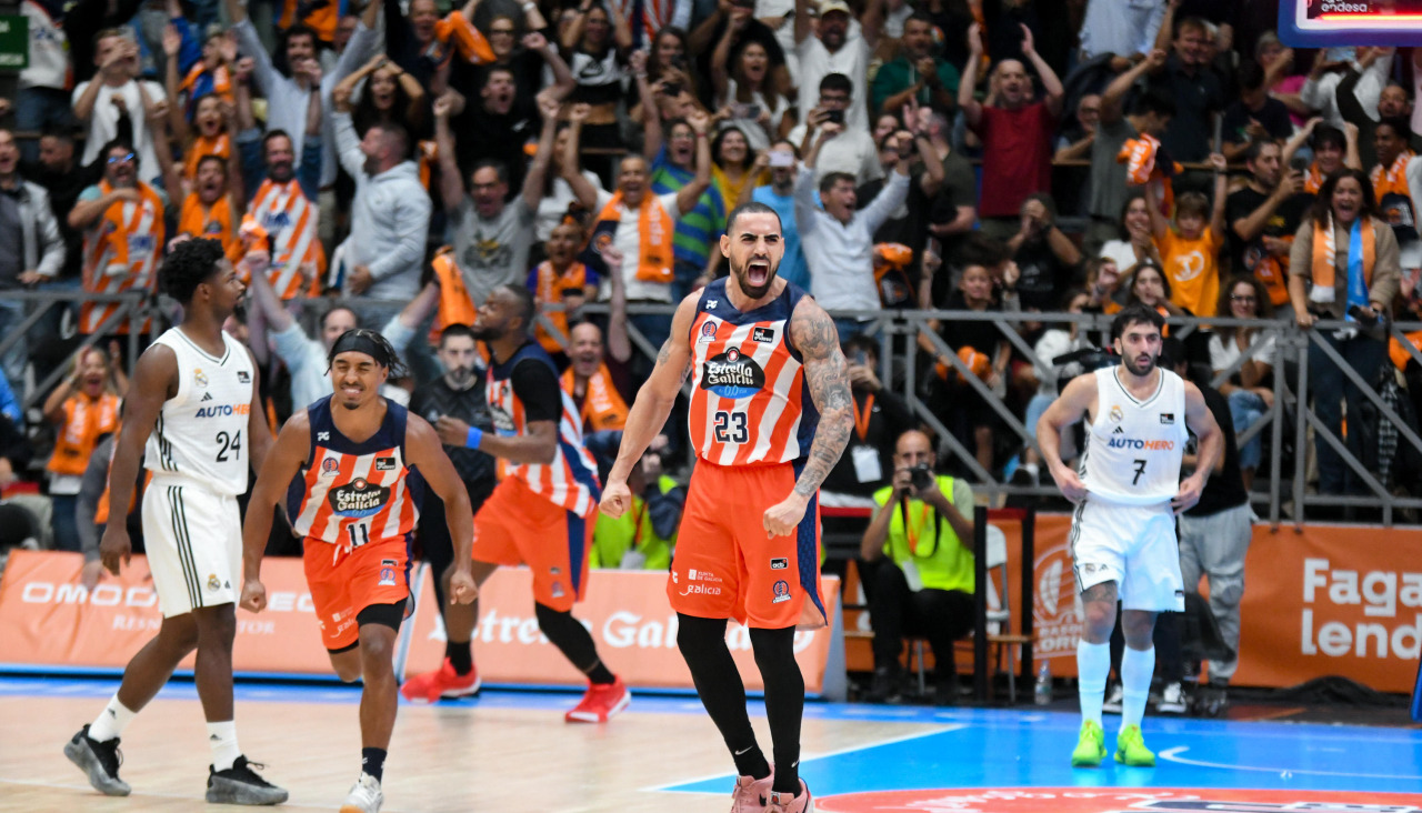 Yunio Barrueta celebra la jugada del triunfo ante el Real Madrid en el debut en la ACB