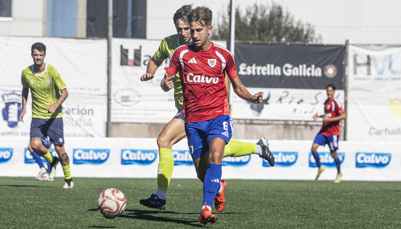 Yago Gandoy, centrocampista del Bergantiños, durante el duelo ante el Amorebieta