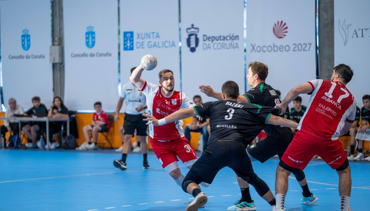 Una acción de Nacho Valles durante el OAR-Anaitasuna