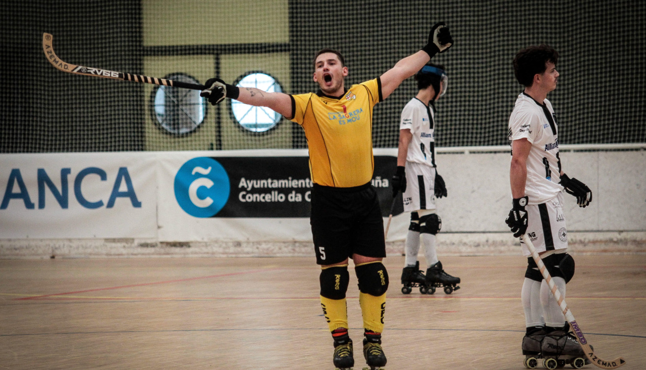 Mainier celebra el gol del Congrés ante el Dominicos