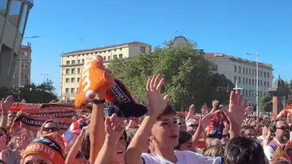 La afición del Básquet Coruña se acordó de Dino Radoncic en la celebración del ascenso a ACB