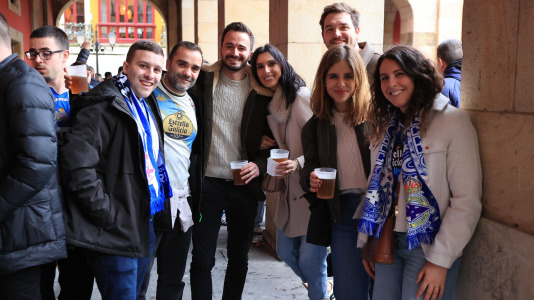 Miles de aficionados disfrutaron de una gran jornada de fútbol, tanto en la previa como en las gradas de El Molinón