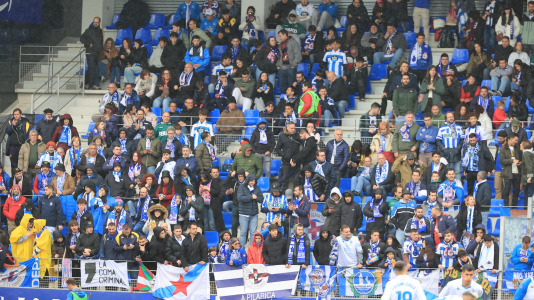 Varias peñas estuvieron representadas en El Alcoraz para el Huesca-Deportivo