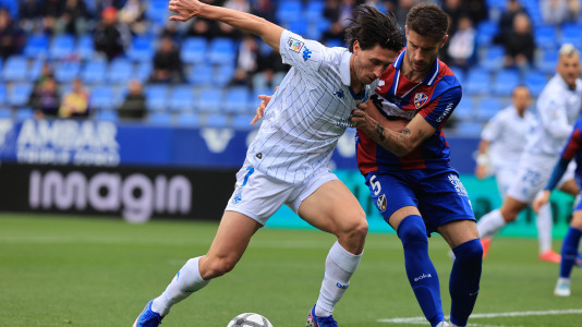 Mulattieri, durante el duelo con el Huesca