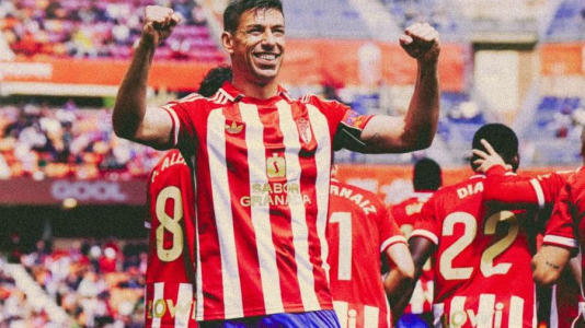 Equipos y árbitros lucieron camisetas con diseños inspirados en épocas pasadas