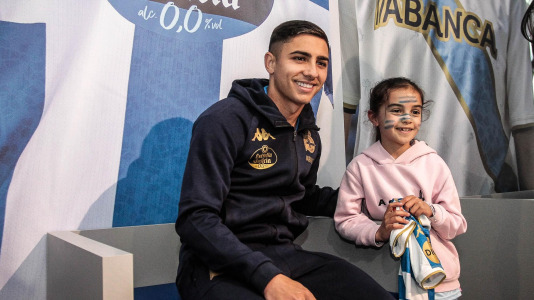 Yeremay, Luismi, Millene y Noé recibieron a los deportivistas en el nuevo espacio del estadio de Riazor