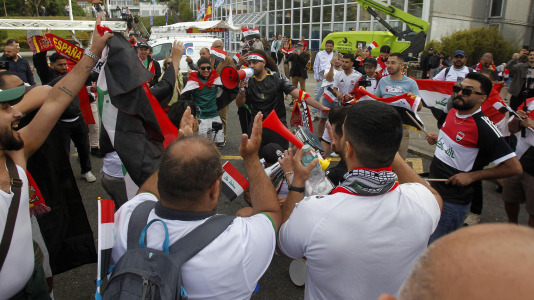 Afición de Irak en la previa del partido en Riazor