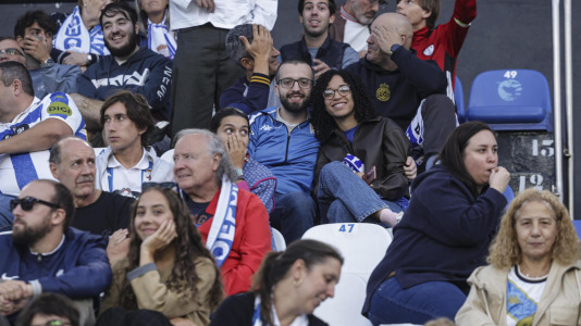 Más de 10.000 seguidores se dieron cita en Riazor para el amistoso de este viernes