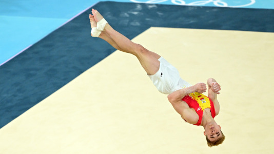 Joel Plata de España actúa en el suelo durante la clasificación masculina de gimnasia artística @CHRISTIAN BRUNA