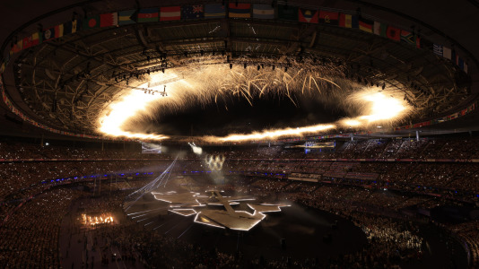 Fuegos artificiales en exhibición durante la Ceremonia de Clausura