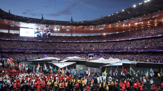 Una vista general de unirse al desfile en el estadio durante la Ceremonia de Clausura de los Juegos Olímpicos de París 2024.