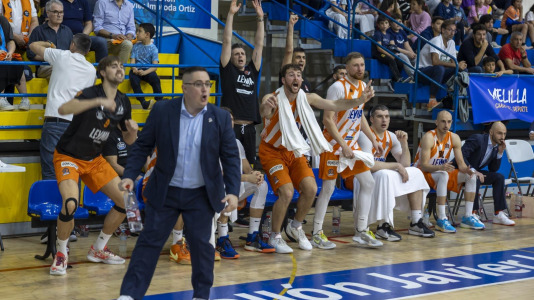 Diego Epifanio, celebrando el ascenso a la ACB en la última jornada tras vencer al Melilla