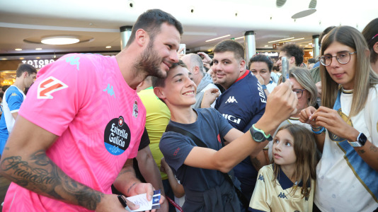 Presentación de las camisetas del Dépor FOTO Germán Barreiros (2)