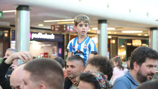 Presentación de las camisetas del Dépor FOTO Germán Barreiros (3)