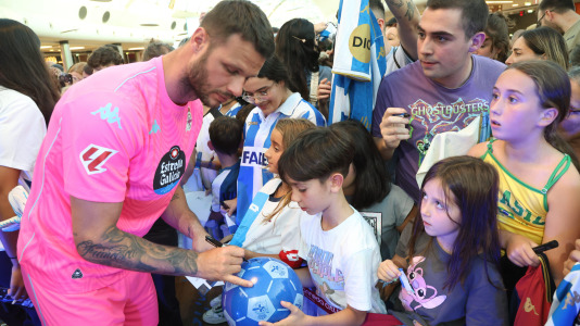 Presentación de las camisetas del Dépor FOTO Germán Barreiros (6)