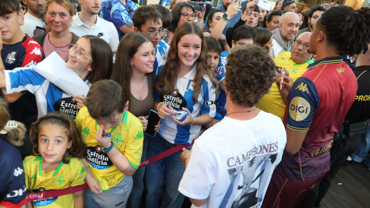 Presentación de las camisetas del Dépor FOTO Germán Barreiros (7)