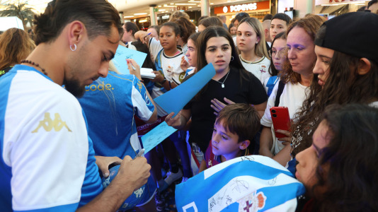 Presentación de las camisetas del Dépor FOTO Germán Barreiros (8)