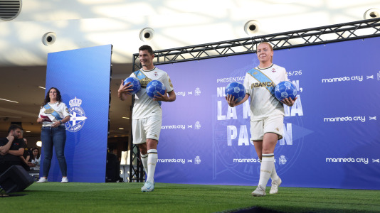 Presentación de las camisetas del Dépor FOTO Germán Barreiros (10)