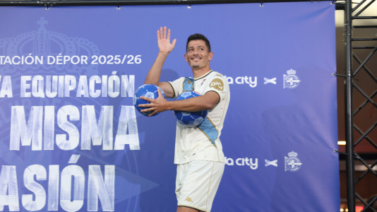 Presentación de las camisetas del Dépor FOTO Germán Barreiros (11)